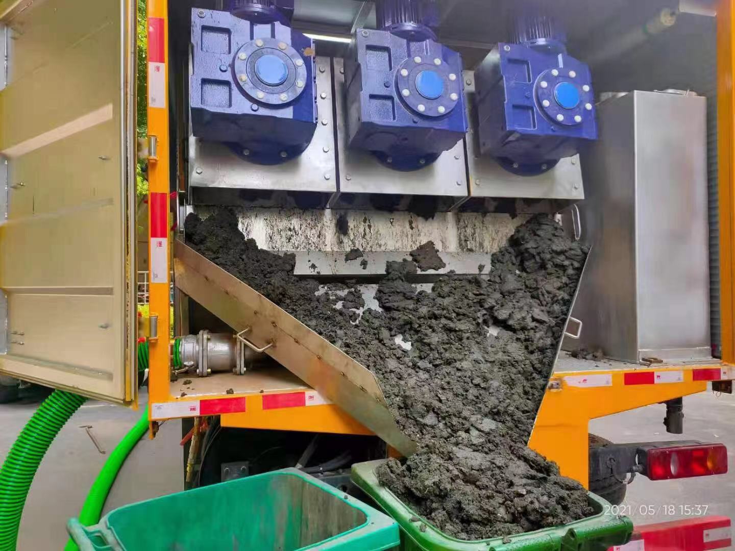 东方华侨农场化粪池清掏城市维护站-泥浆净化干湿分离处理