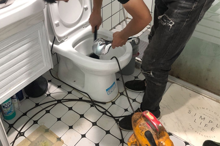 东方华侨农场马桶堵塞自己疏通还是找师傅?专业上门服务让你省时更省心